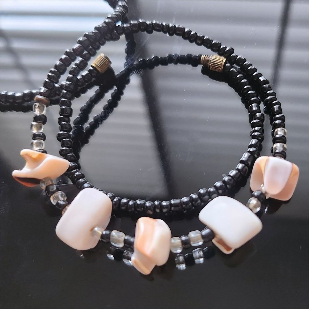 Handmade beaded necklace with pretty shells from Ethiopia - NEW!